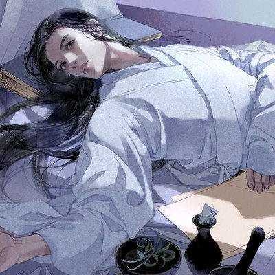 “00后”守墓人为逝者摆上玩偶抱枕